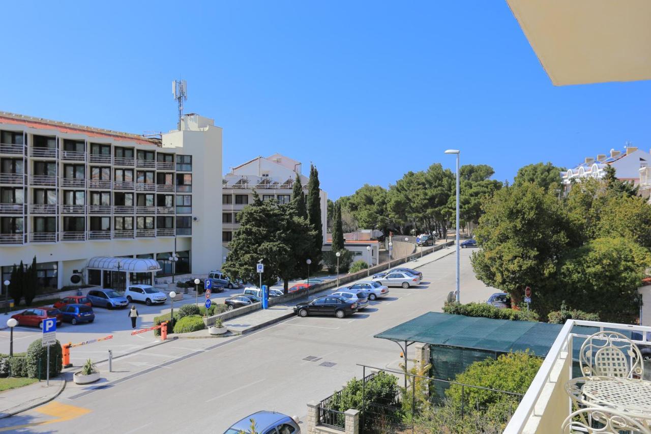 By The Sea - 13222 Makarska