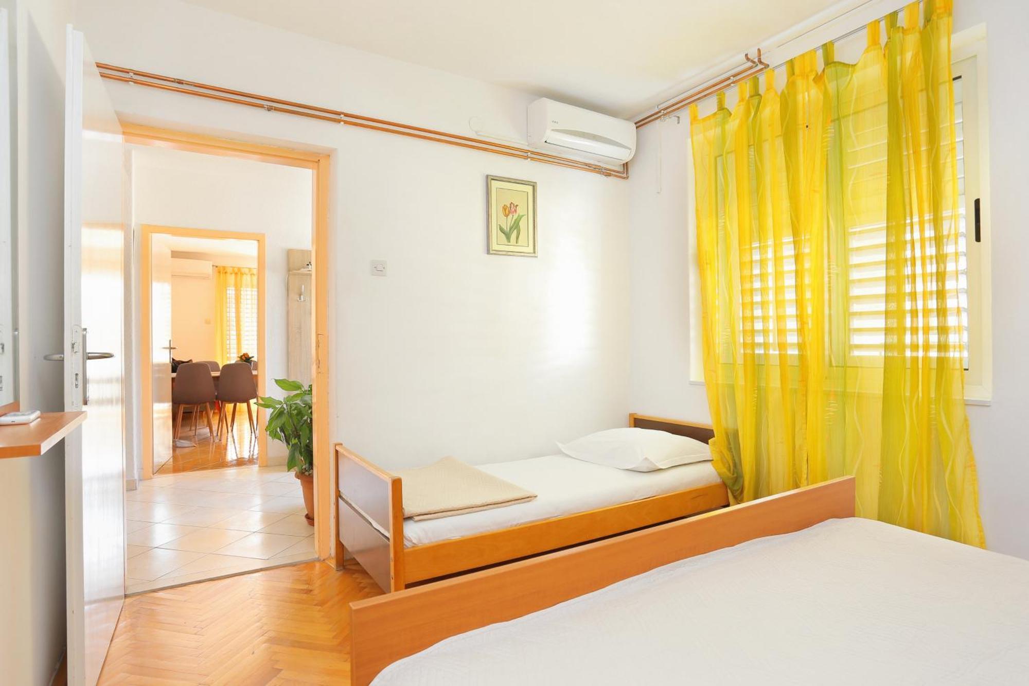 Apartment By The Sea - 13222
