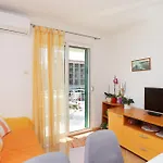 Apartments By The Sea Makarska - 13222
