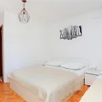 Apartments By The Sea Makarska - 13222
