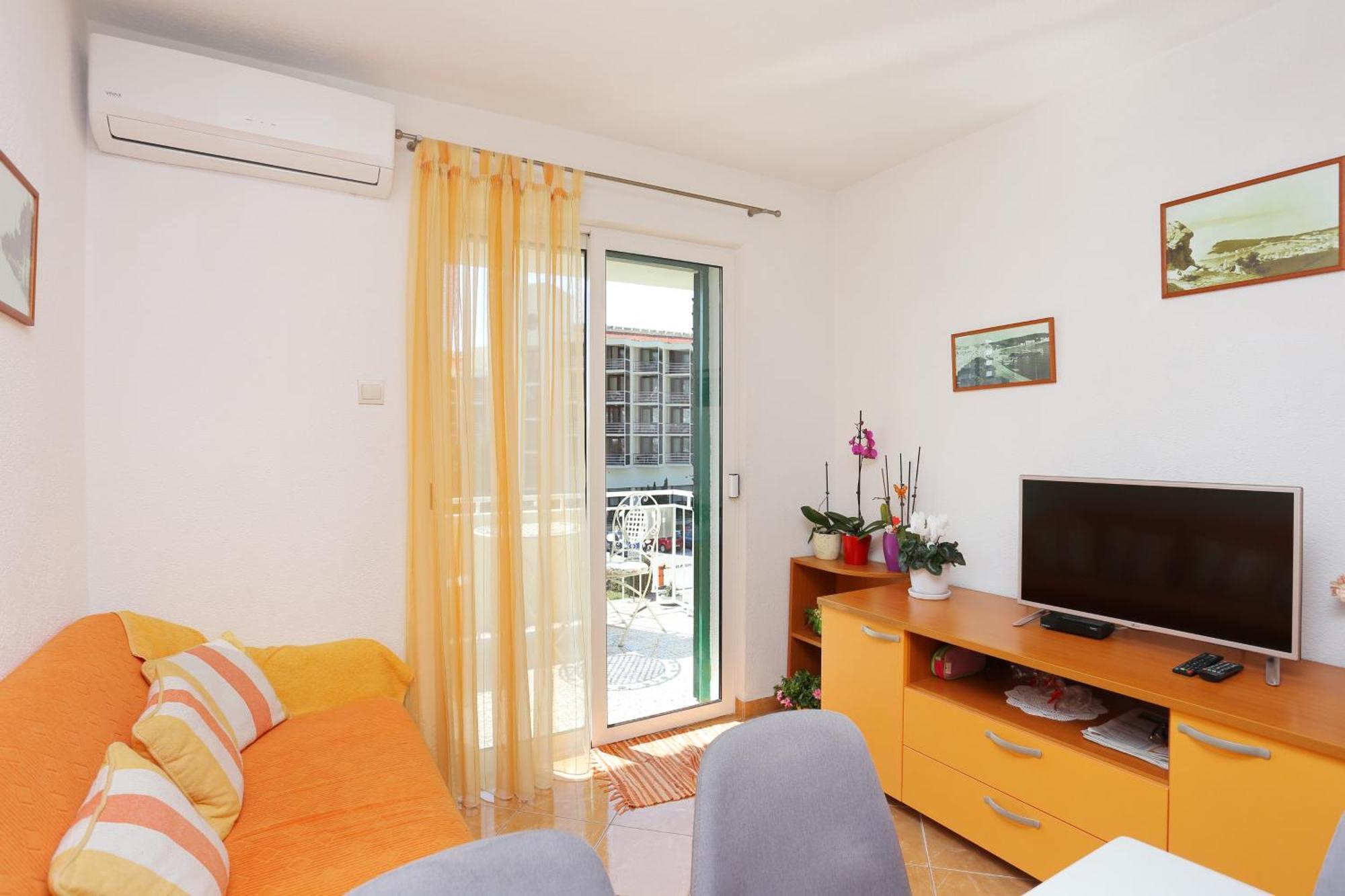 Apartment By The Sea - 13222